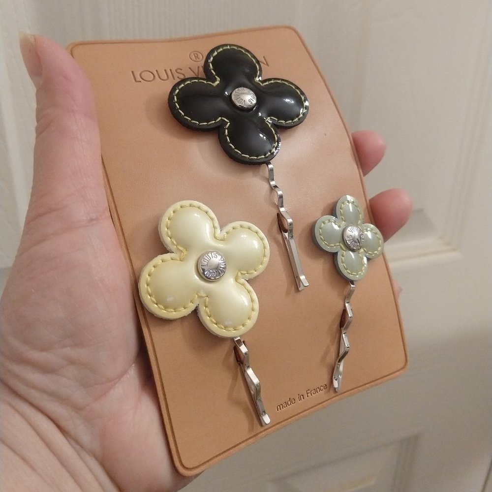 Louis Vuitton Monogram Vernis Flower Hair Pins - Picture 2 of 11